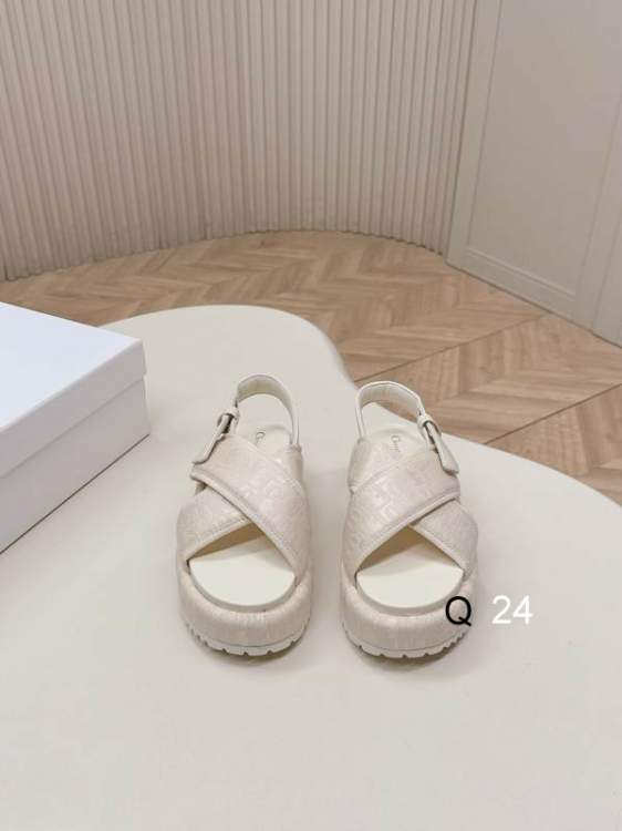 Picture of Dior Shoes _SKUDiorsz35-40RW04033311